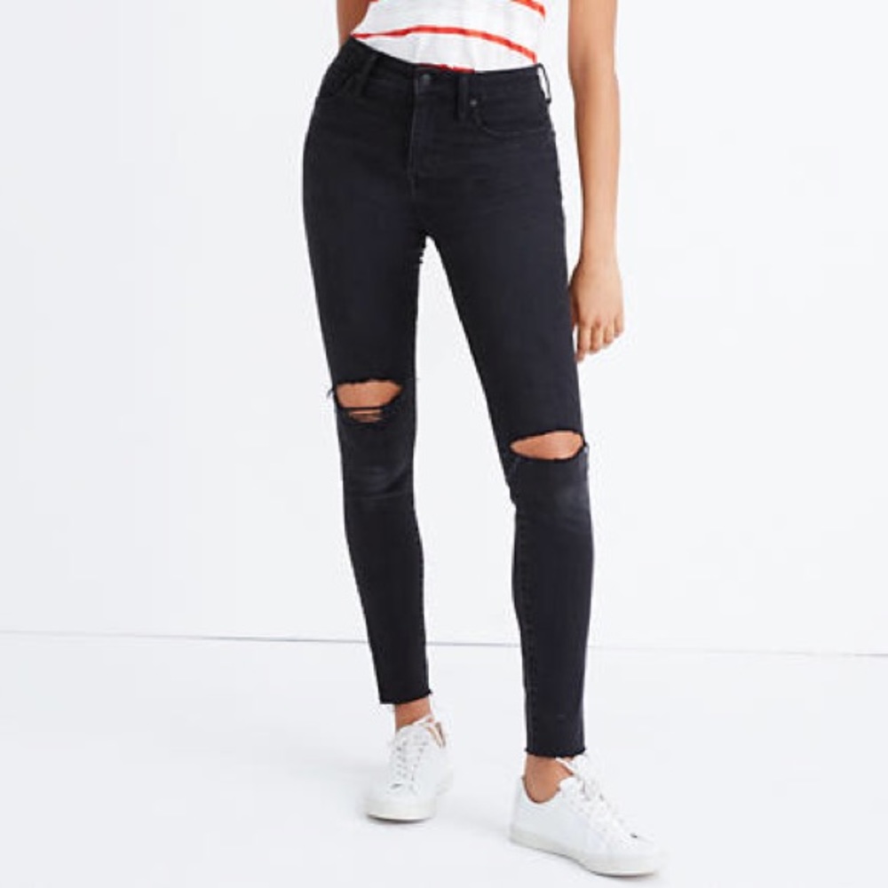 Curvy High-Rise Skinny Jeans in Black Sea